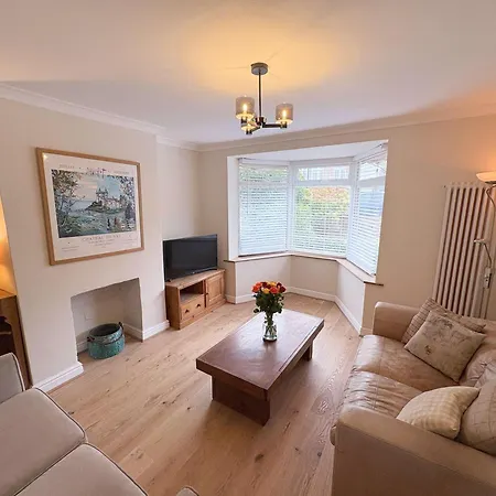 Hébergement de vacances Two Bedroom House With Garden - Hazelbury Road *