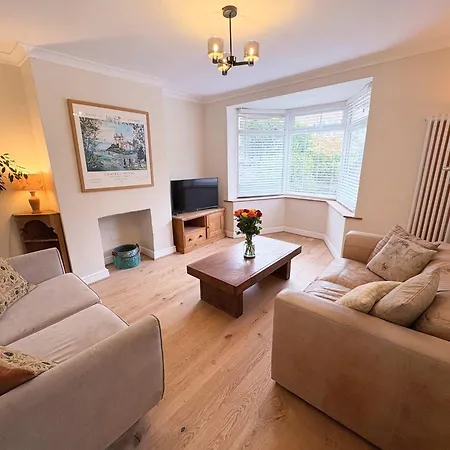 Two Bedroom House With Garden - Hazelbury Road Hébergement de vacances *