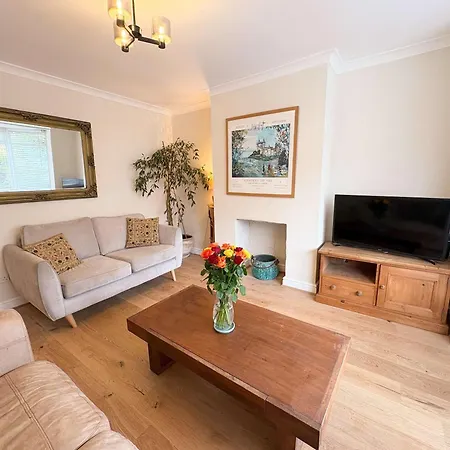 Two Bedroom House With Garden - Hazelbury Road Hébergement de vacances