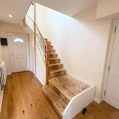 Hébergement de vacances Two Bedroom House With Garden - Hazelbury Road *