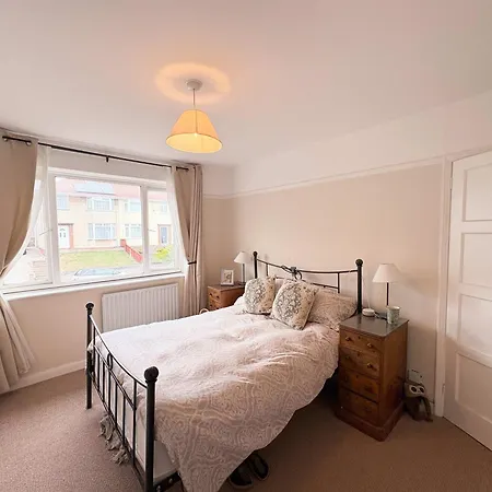 Hébergement de vacances Two Bedroom House With Garden - Hazelbury Road