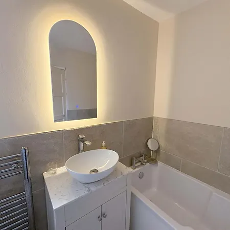 Two Bedroom House With Garden - Hazelbury Road * Bristol