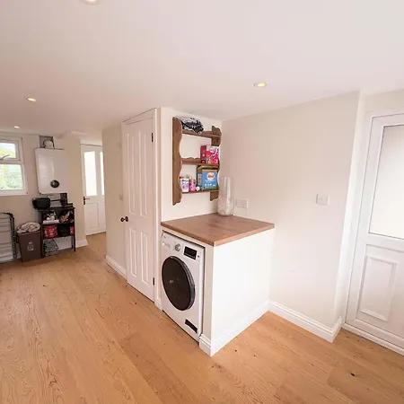 Two Bedroom House With Garden - Hazelbury Road Hébergement de vacances *