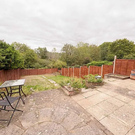 Hébergement de vacances Two Bedroom House With Garden - Hazelbury Road